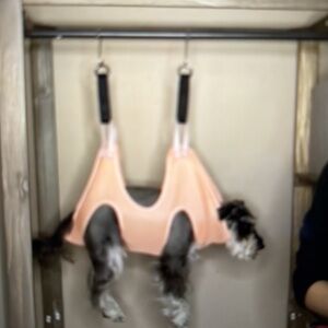Pet grooming hammock. For use w dog up to 20 pounds.